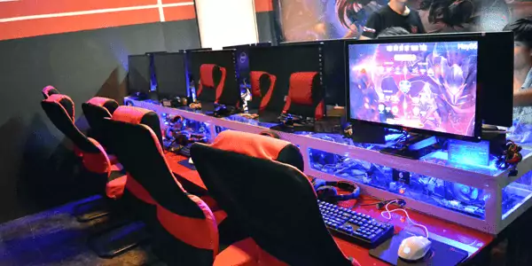 Top 5 mẫu bàn game net hộp âm mặt kính được ưa chuộng nhất hiện nay